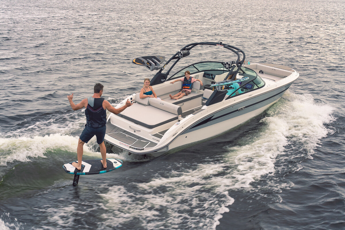 foto: 8 Sea Ray SDX 270 Surf