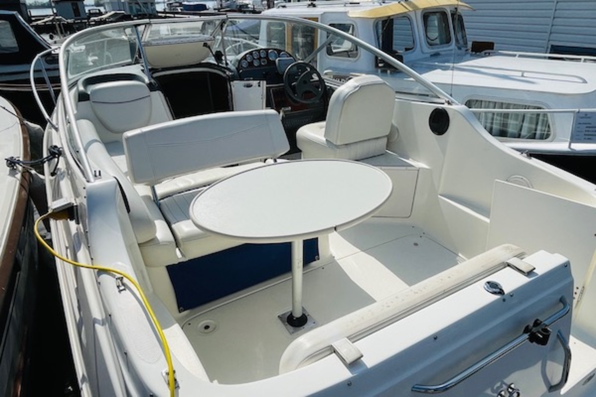 foto: 4 Bayliner 245 Ciera