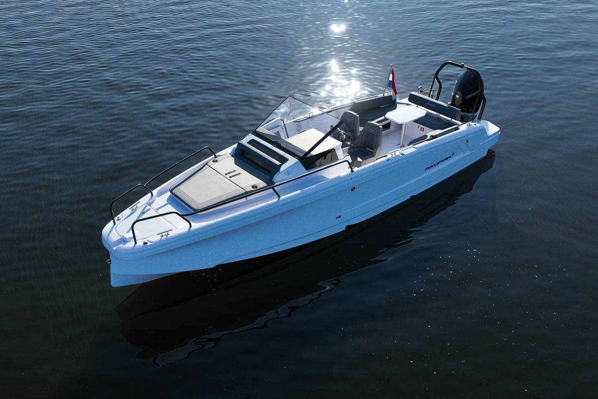 foto: 12 Axopar 25 Cross Bow