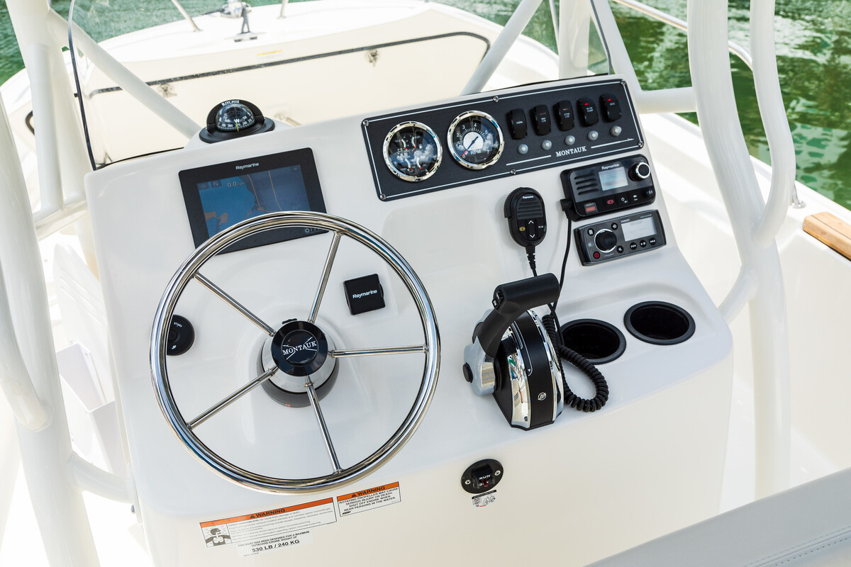 foto: 5 Boston Whaler 190 Montauk