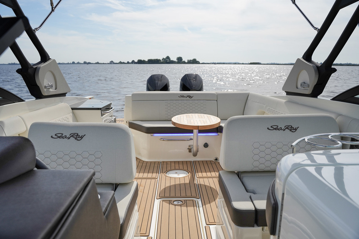 foto: 7 Sea Ray SDX 290 Outboard