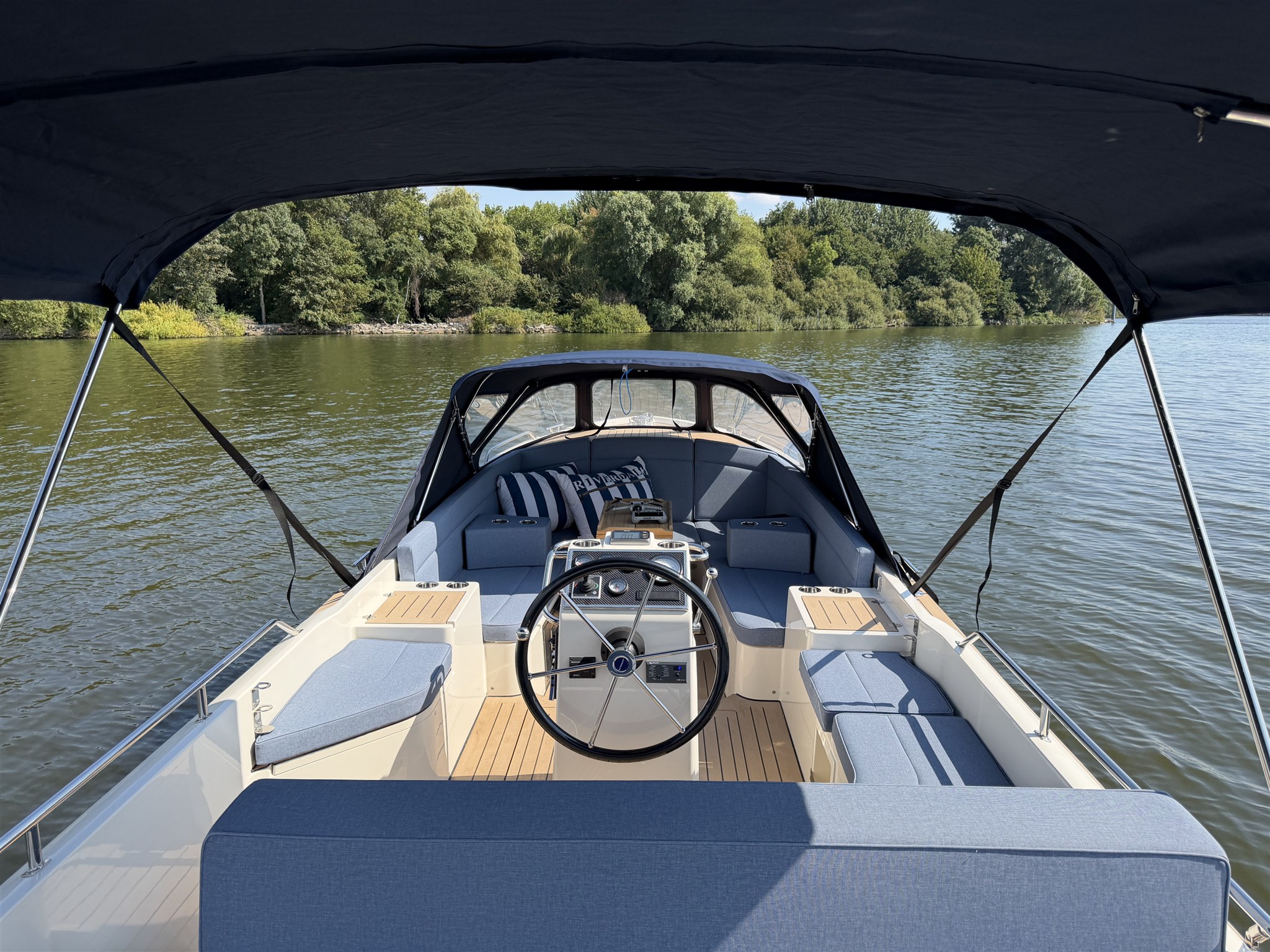 foto: 11 Interboat Intender 750 Cabin