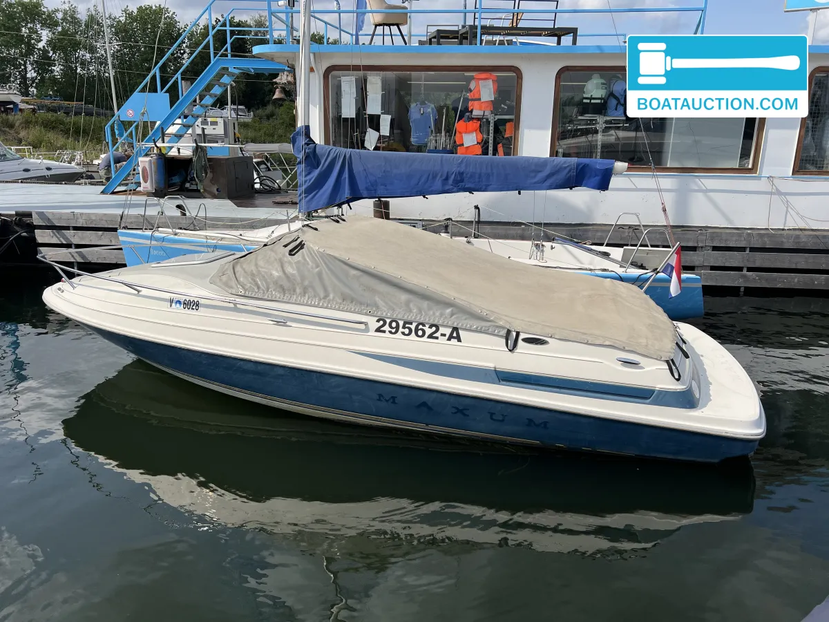 foto: 6 Maxum 2100 SC