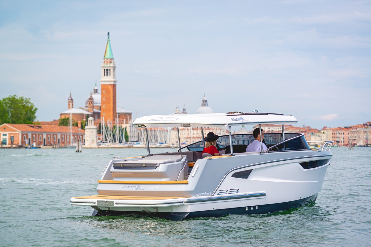 foto: 8 Alfastreet Marine 23 Cabin Evolution Electric