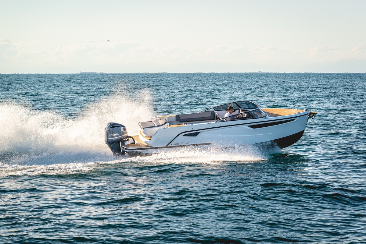 foto: 6 Alfastreet Marine 25 Cabin Evolution - Outboard Series