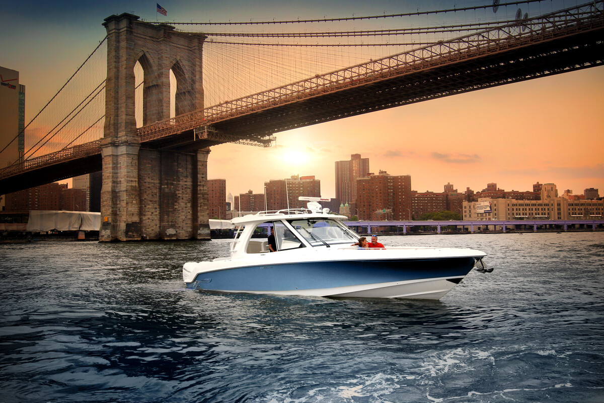 foto: 6 Boston Whaler 380 Realm