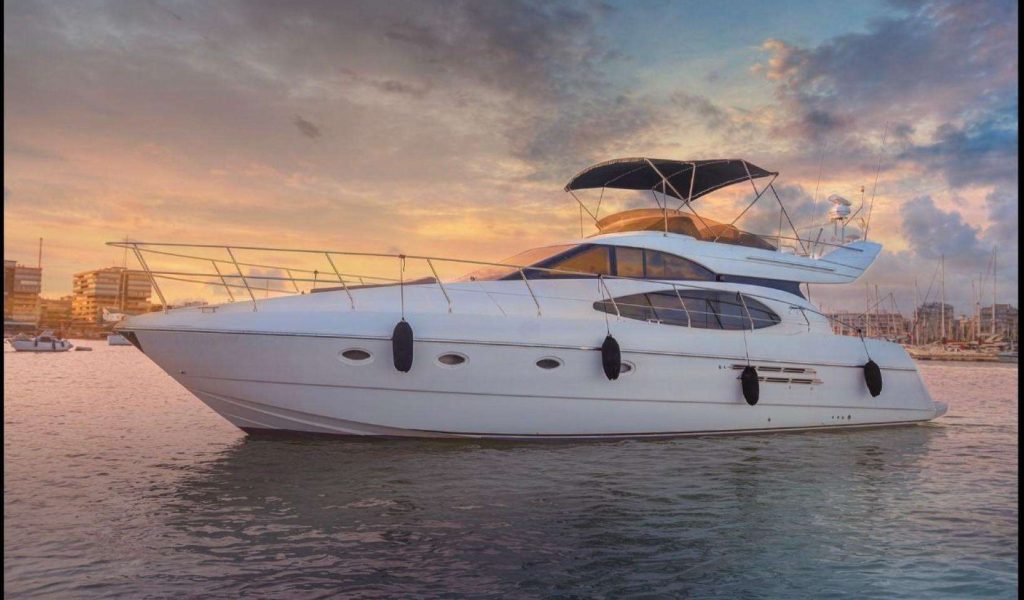 foto: 5 Azimut 52