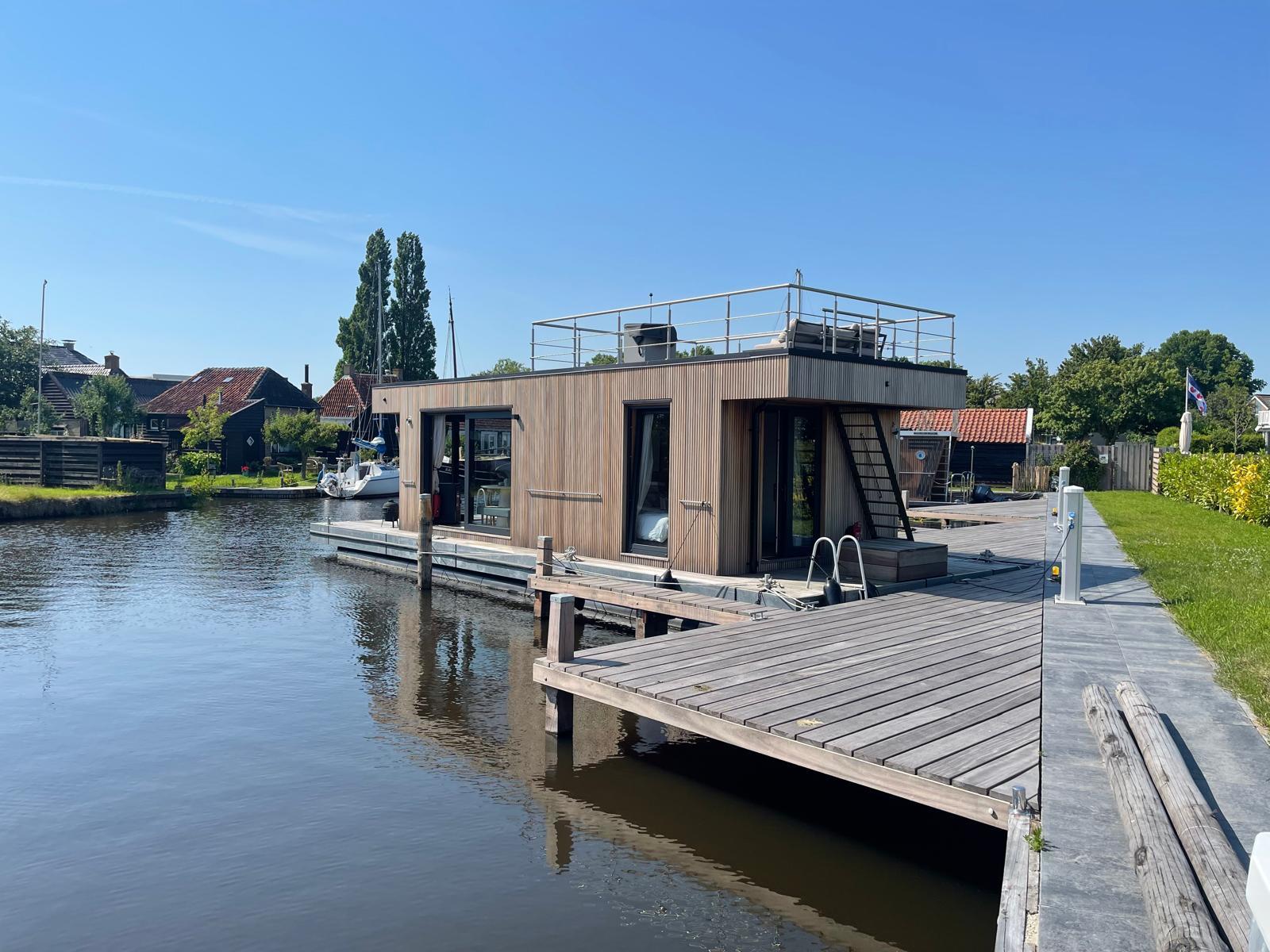 foto: 6 Surla 12 Terherne (koop)ligplaats Houseboat
