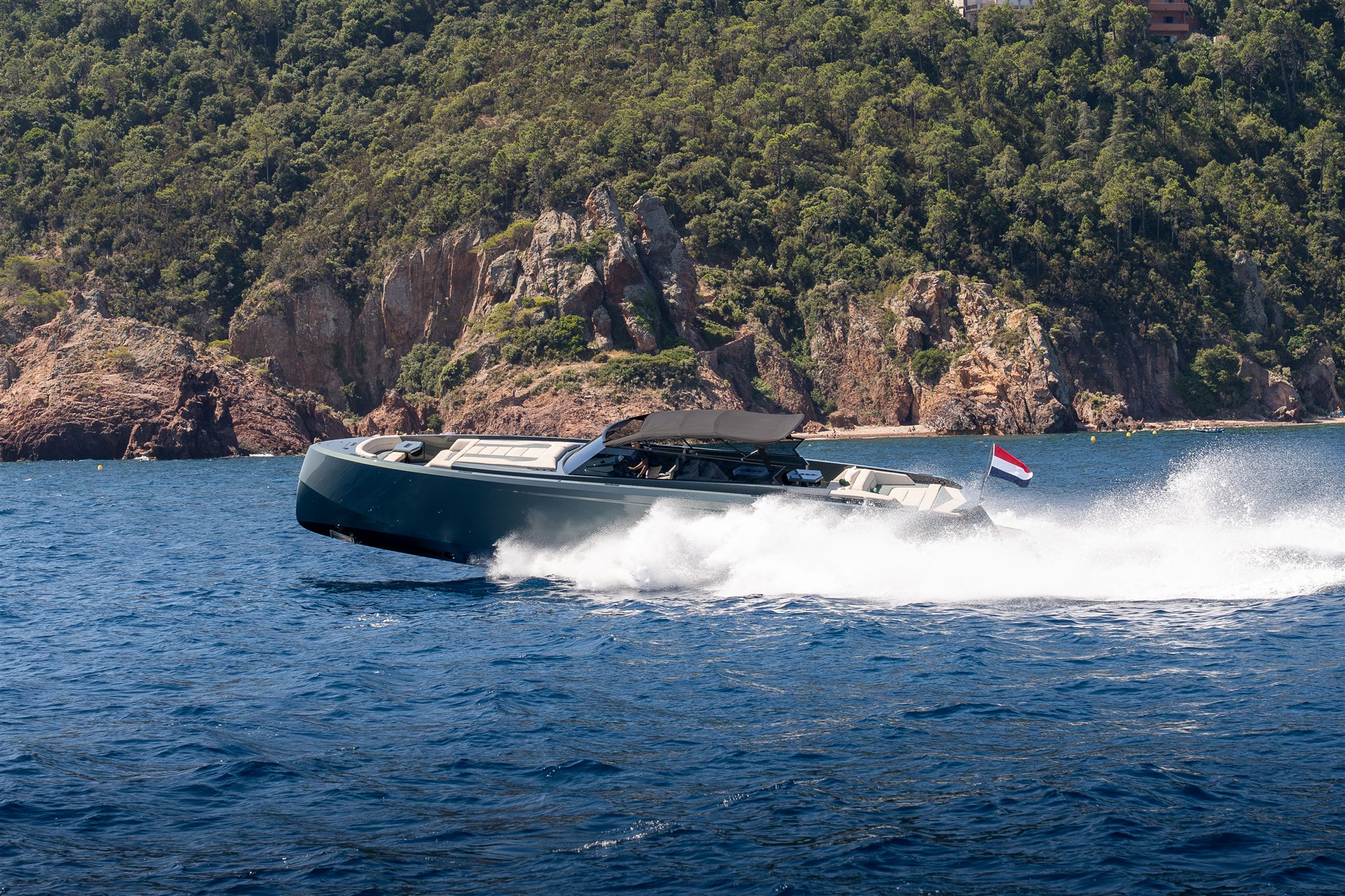 foto: 5 Vanquish Yachts VQ 54