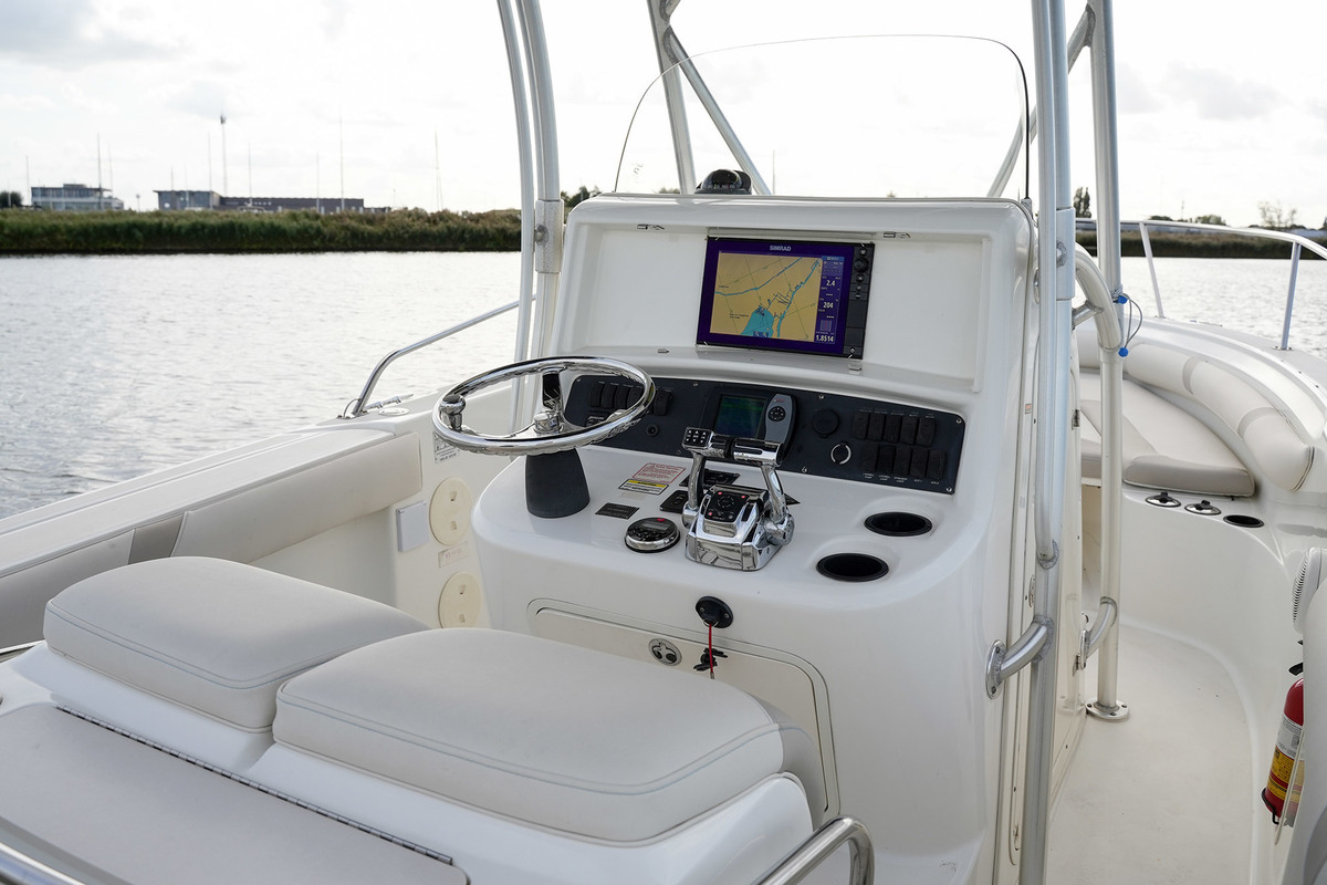 foto: 8 Boston Whaler 270 Outrage