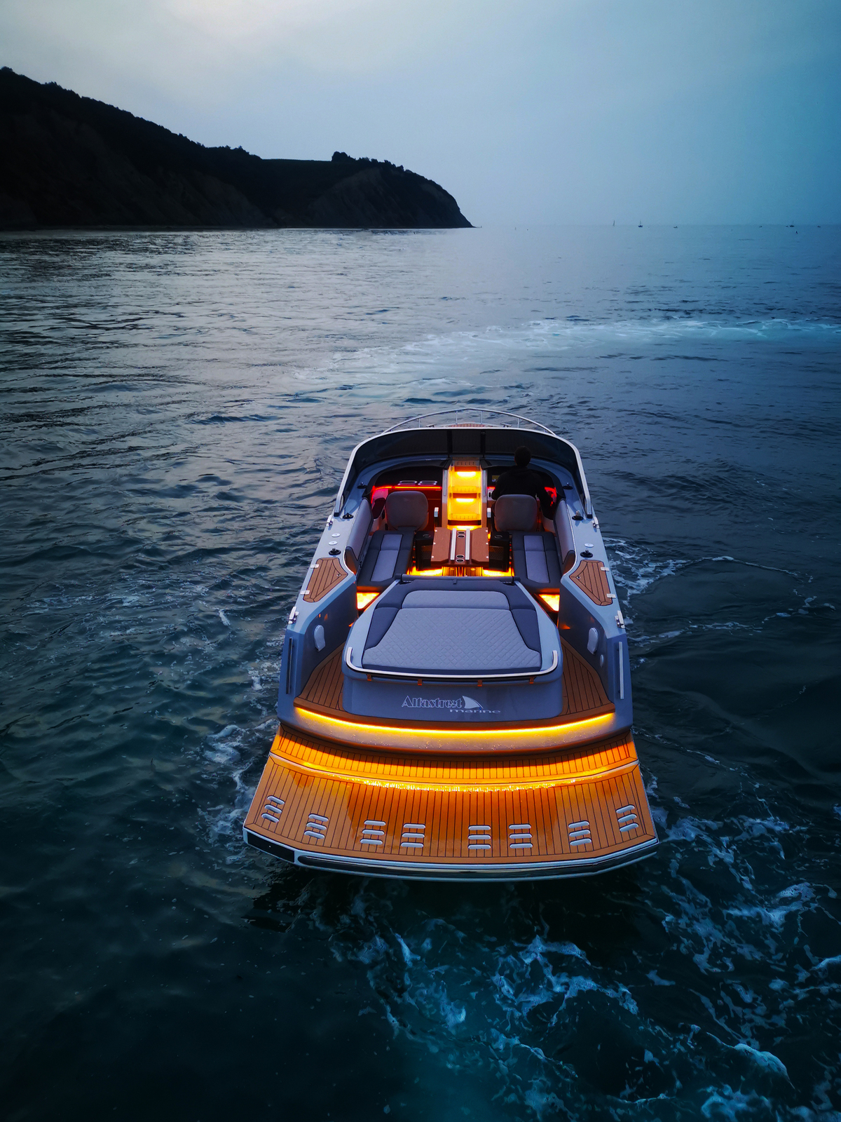 foto: 11 Alfastreet Marine 28 Cabin - Inboard Series