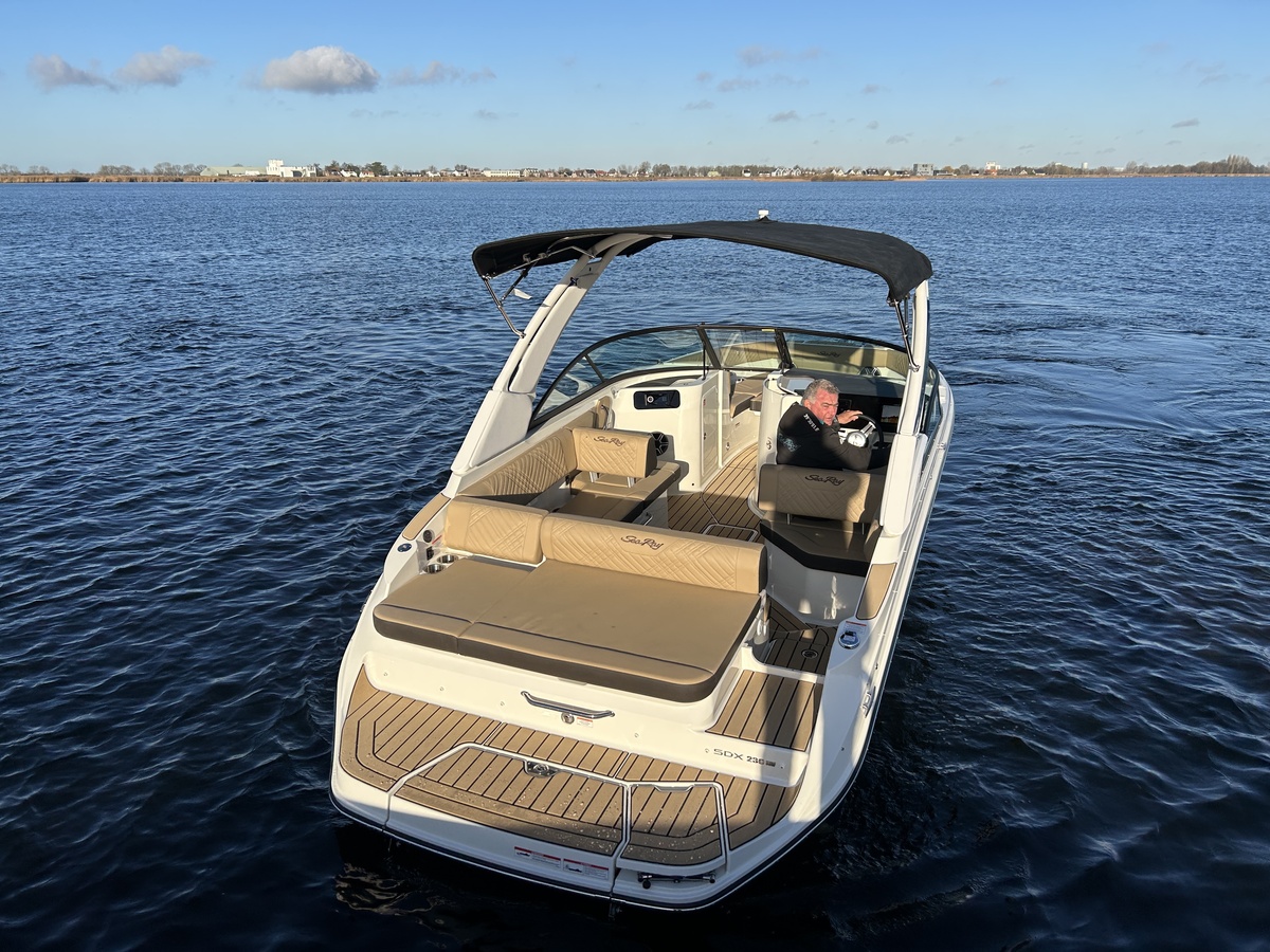 foto: 10 Sea Ray Sea Ray SDX 230 Surf