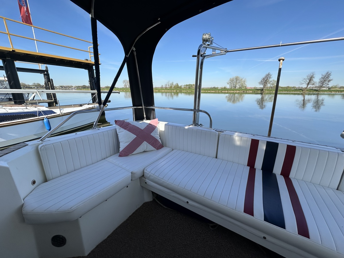 foto: 10 Fairline  31 Corniche 