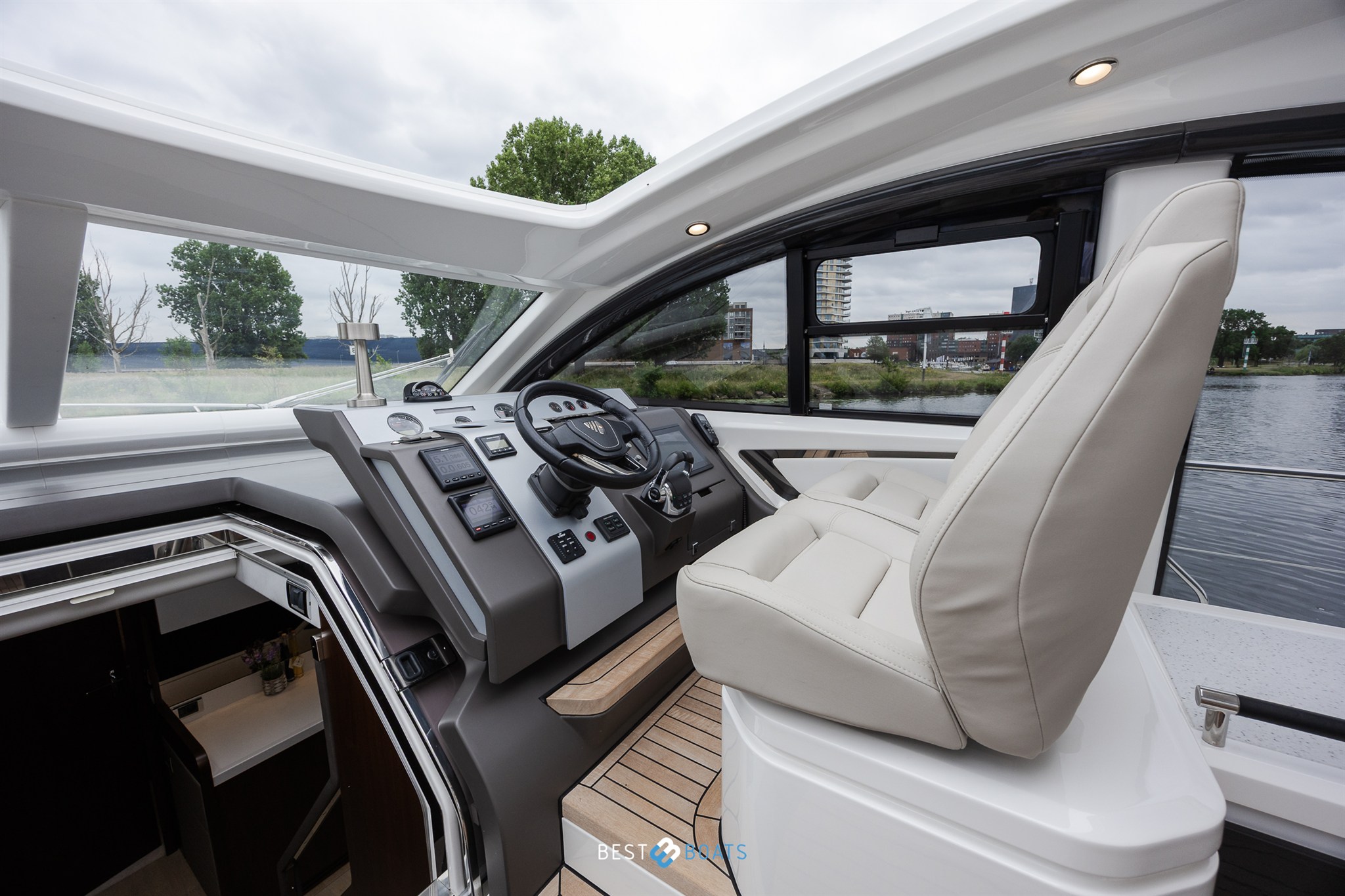 foto: 8 Fairline Targa 53 OPEN