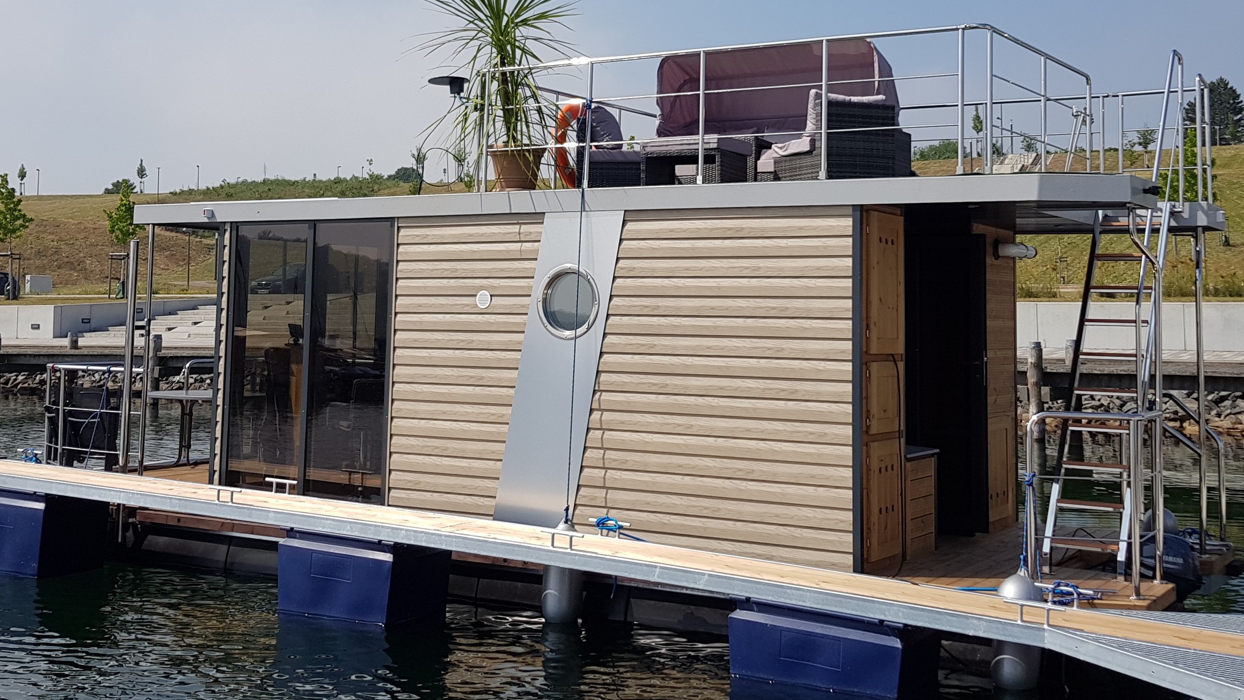 Campi 300 Houseboat