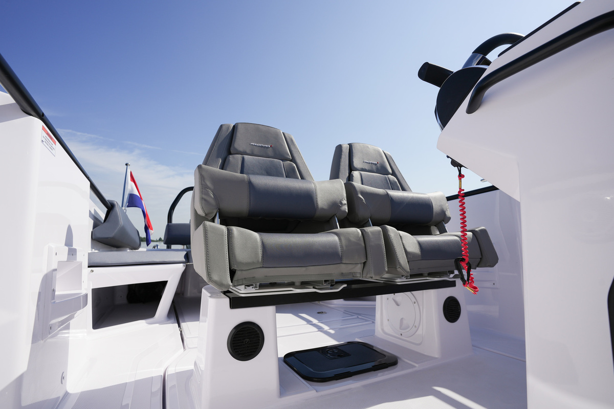 foto: 14 Axopar 25 Cross Bow