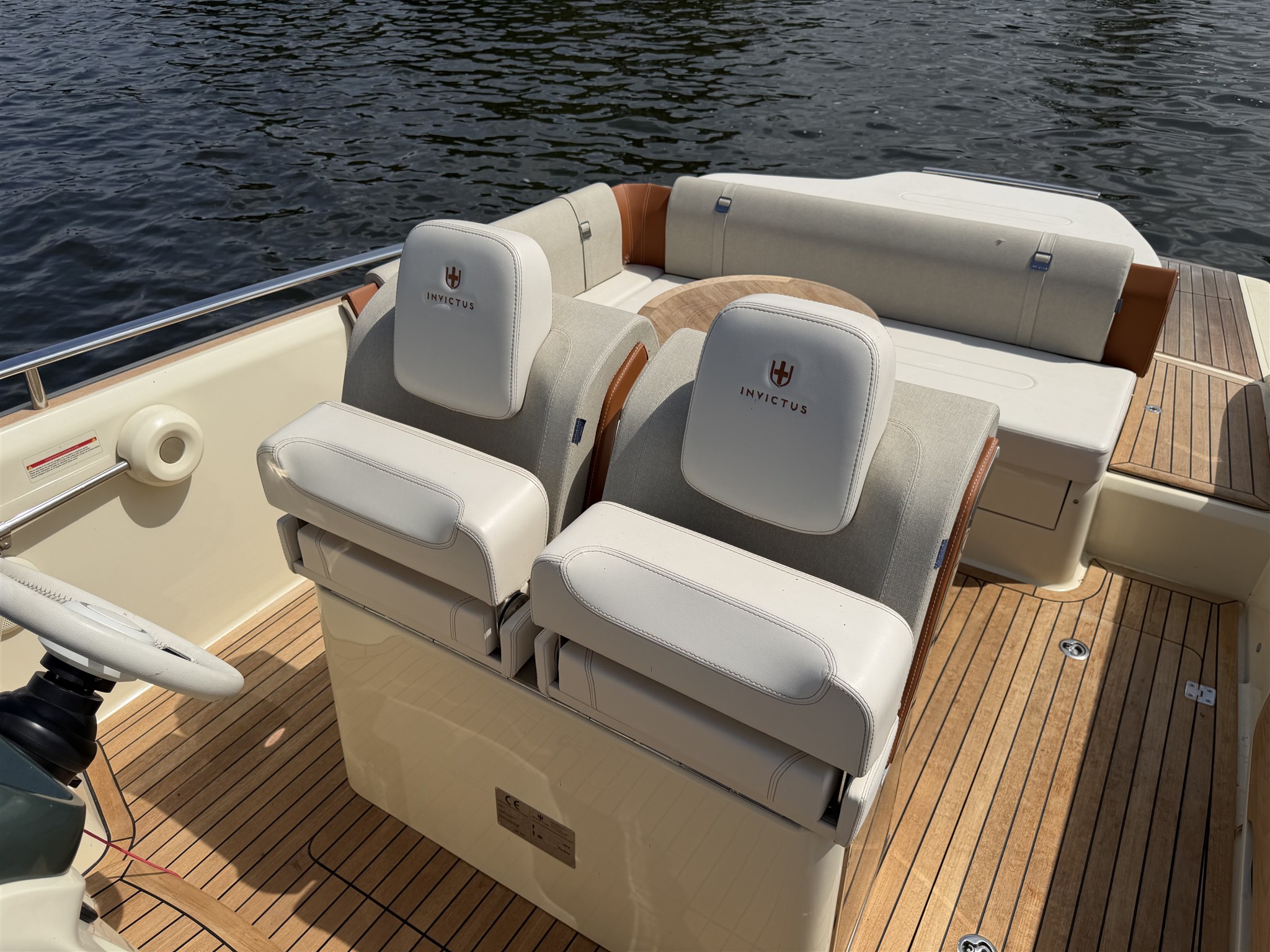 foto: 6 Invictus GT 280