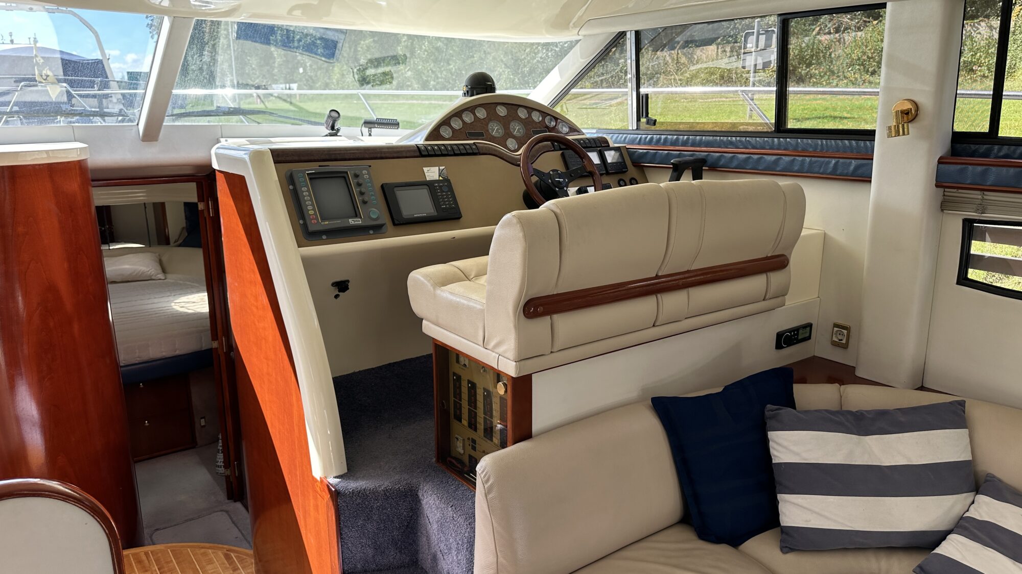 foto: 18 Fairline Fairline Phantom 40 Flybridge