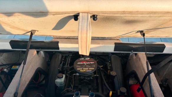 foto: 8 Montery4.3L Mercruiser V6