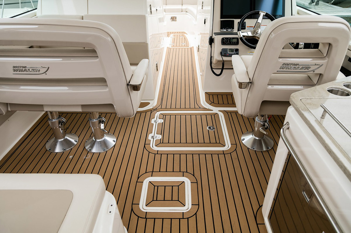 foto: 5 Boston Whaler 320 Vantage