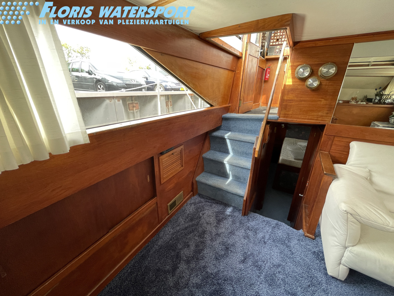 foto: 10 Trojan  44 Pilothouse