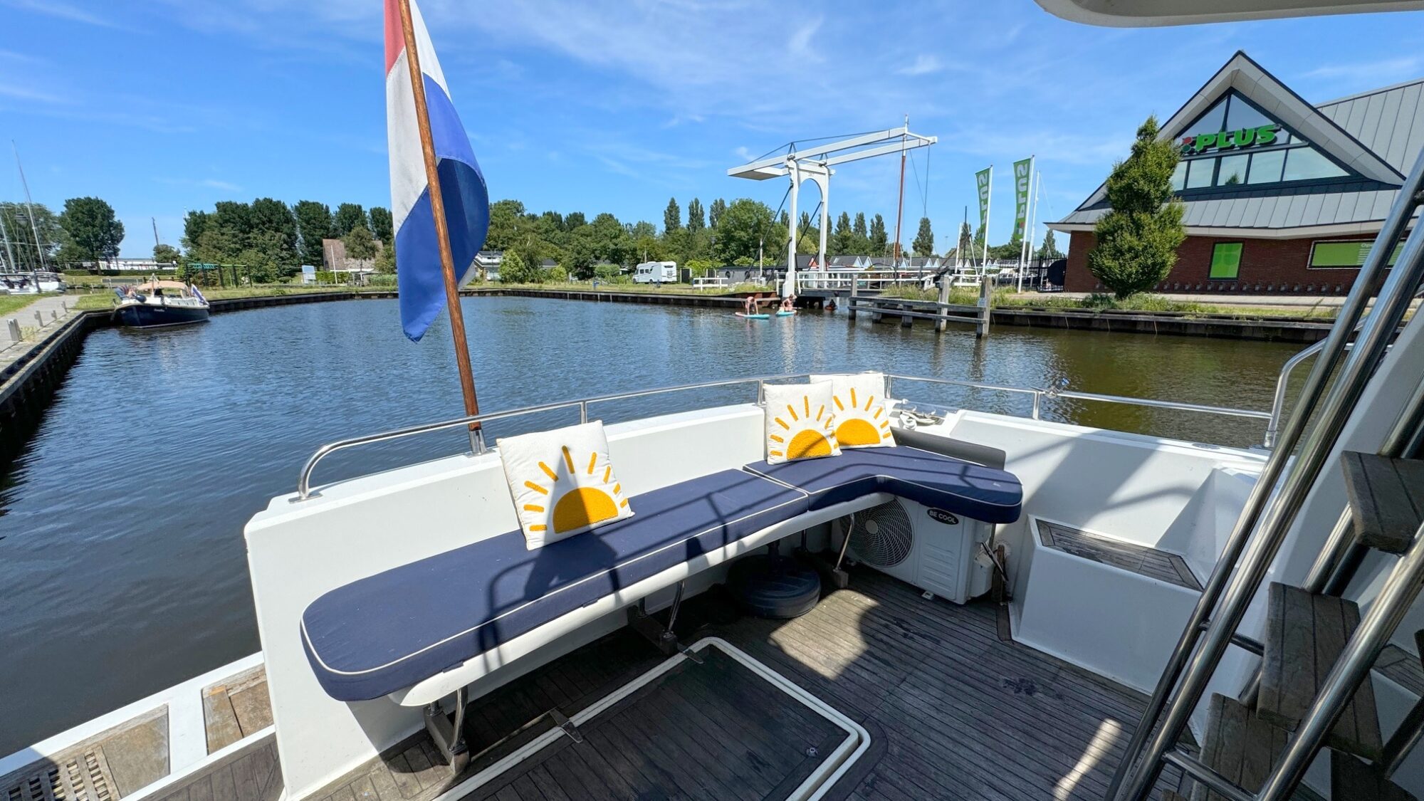 foto: 8 Whitewater Whitewater Wolfe 46 Flybridge