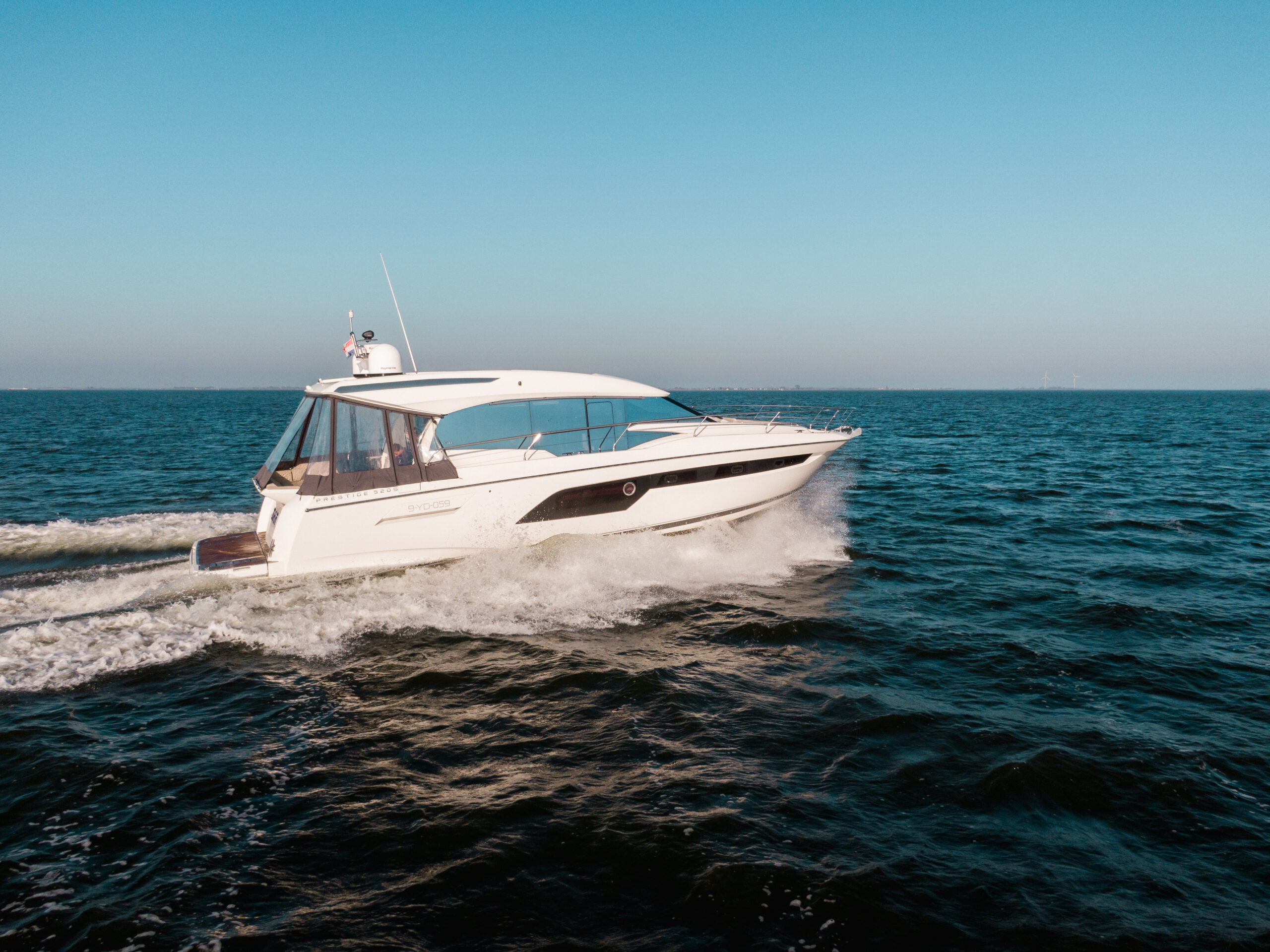 foto: 9 Prestige 520S 