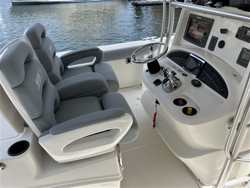foto: 6 Boston Whaler 320 Outrage - 2X Mercury Verado 250