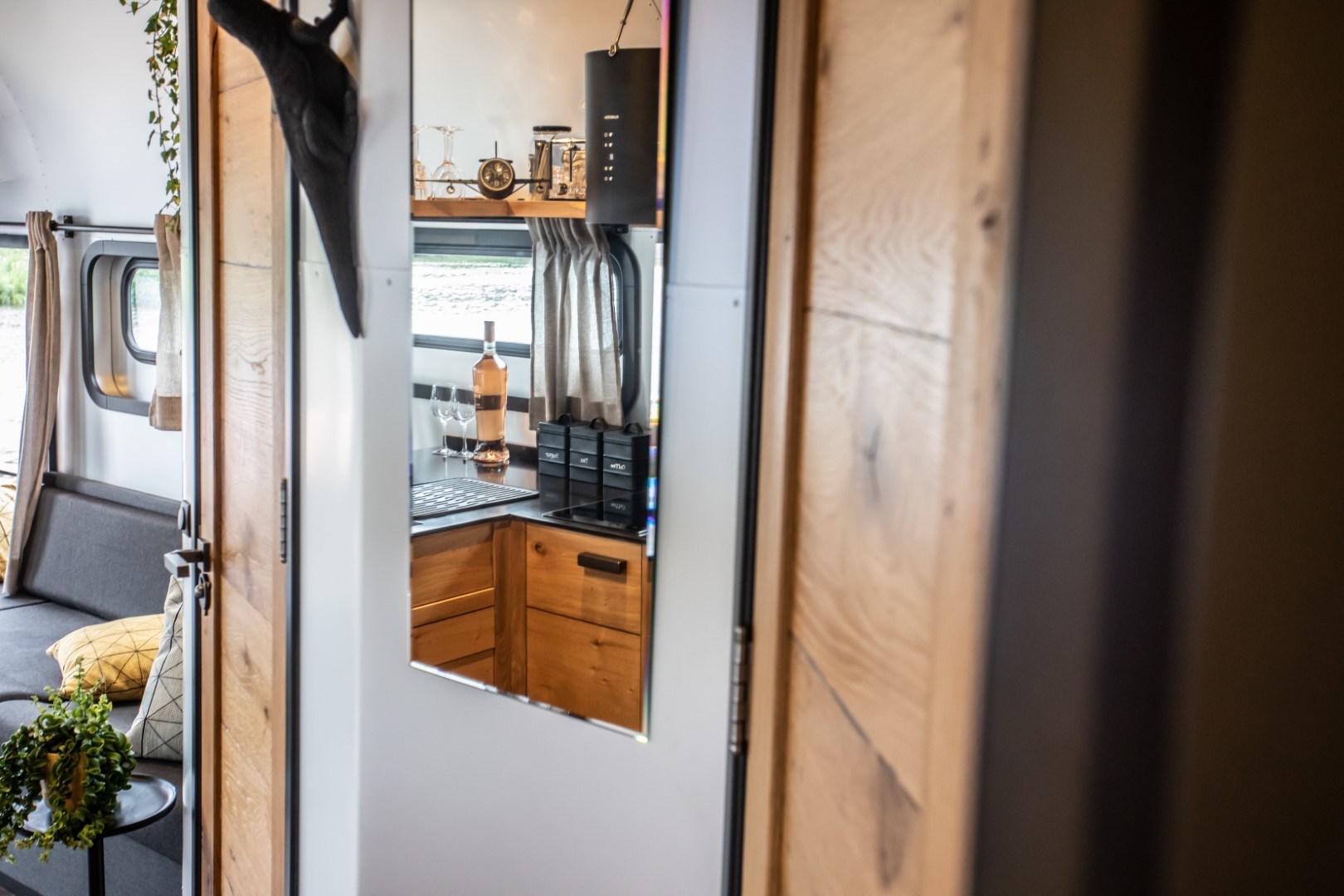 foto: 6 The Coon 1000 Houseboat