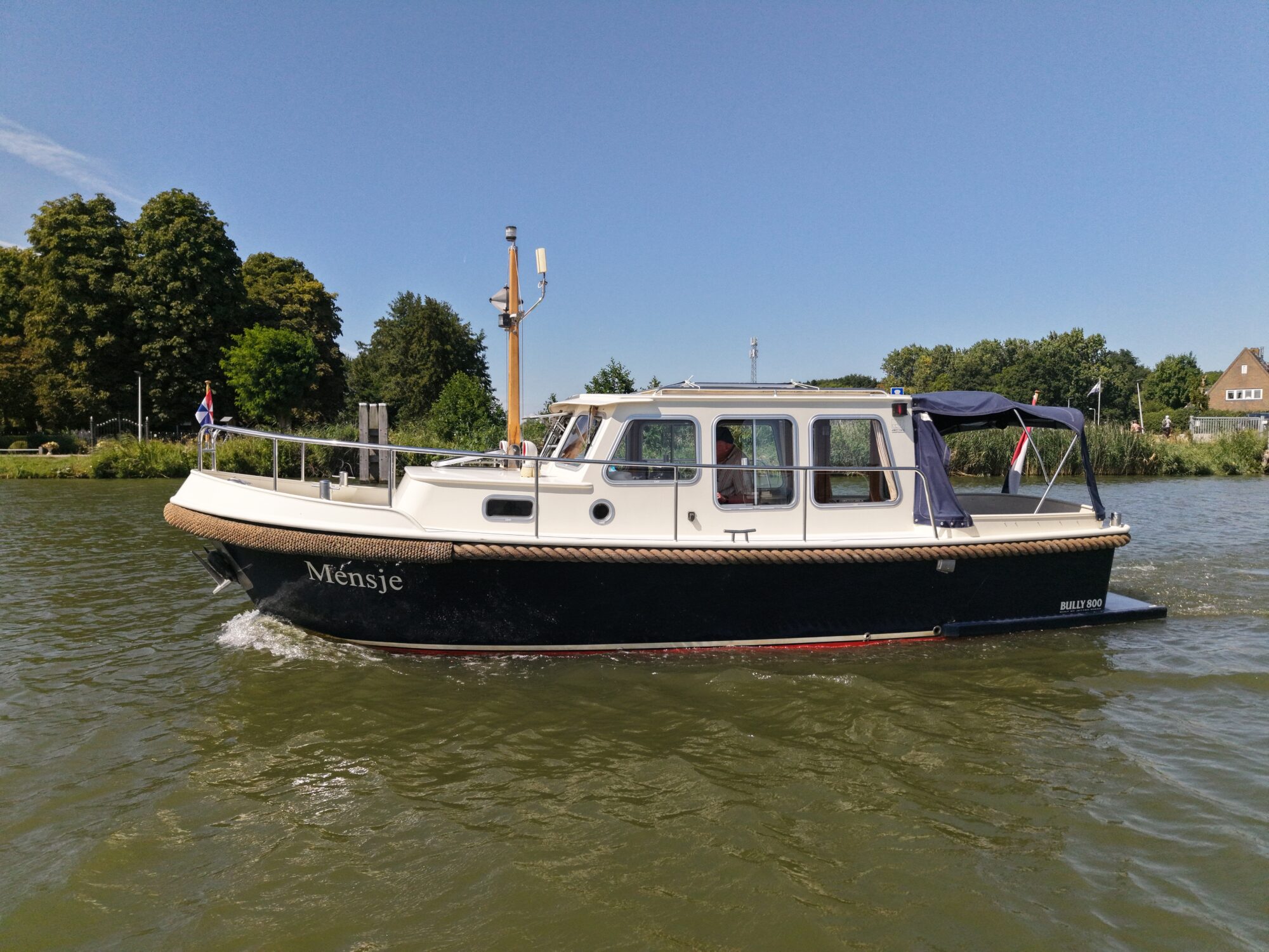 foto: 9 Jetten Jetten Bully 800