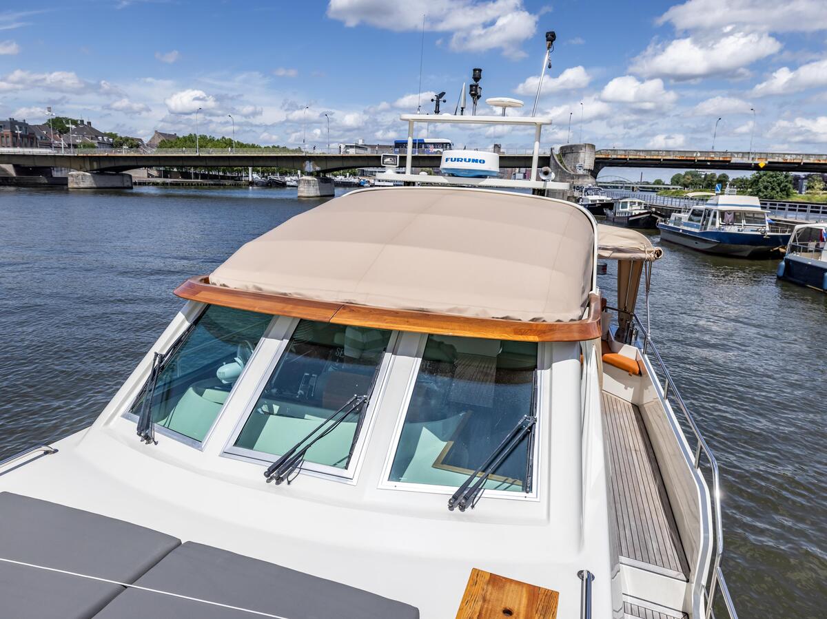 foto: 20 Linssen  Grand Sturdy 500 Variotop