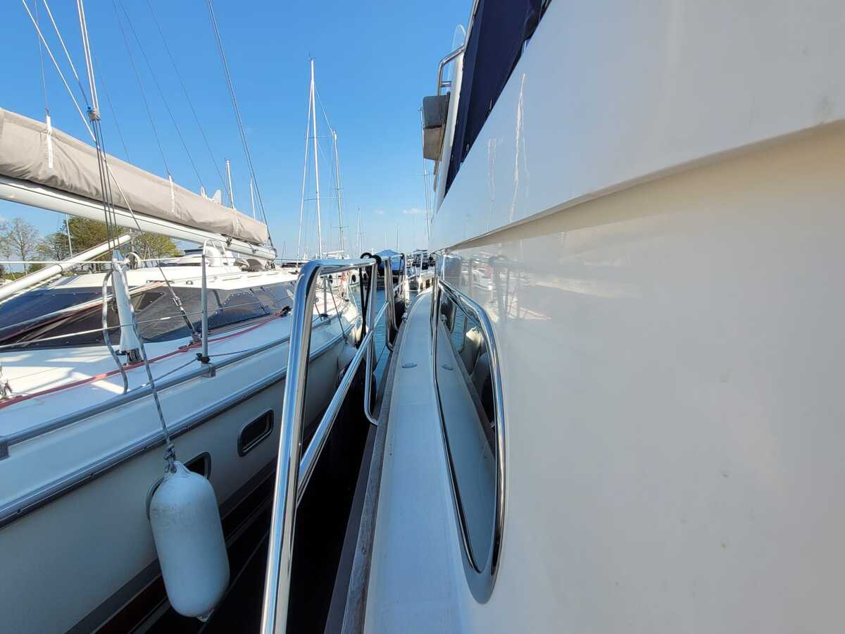 foto: 13 Nimbus 380 Commander