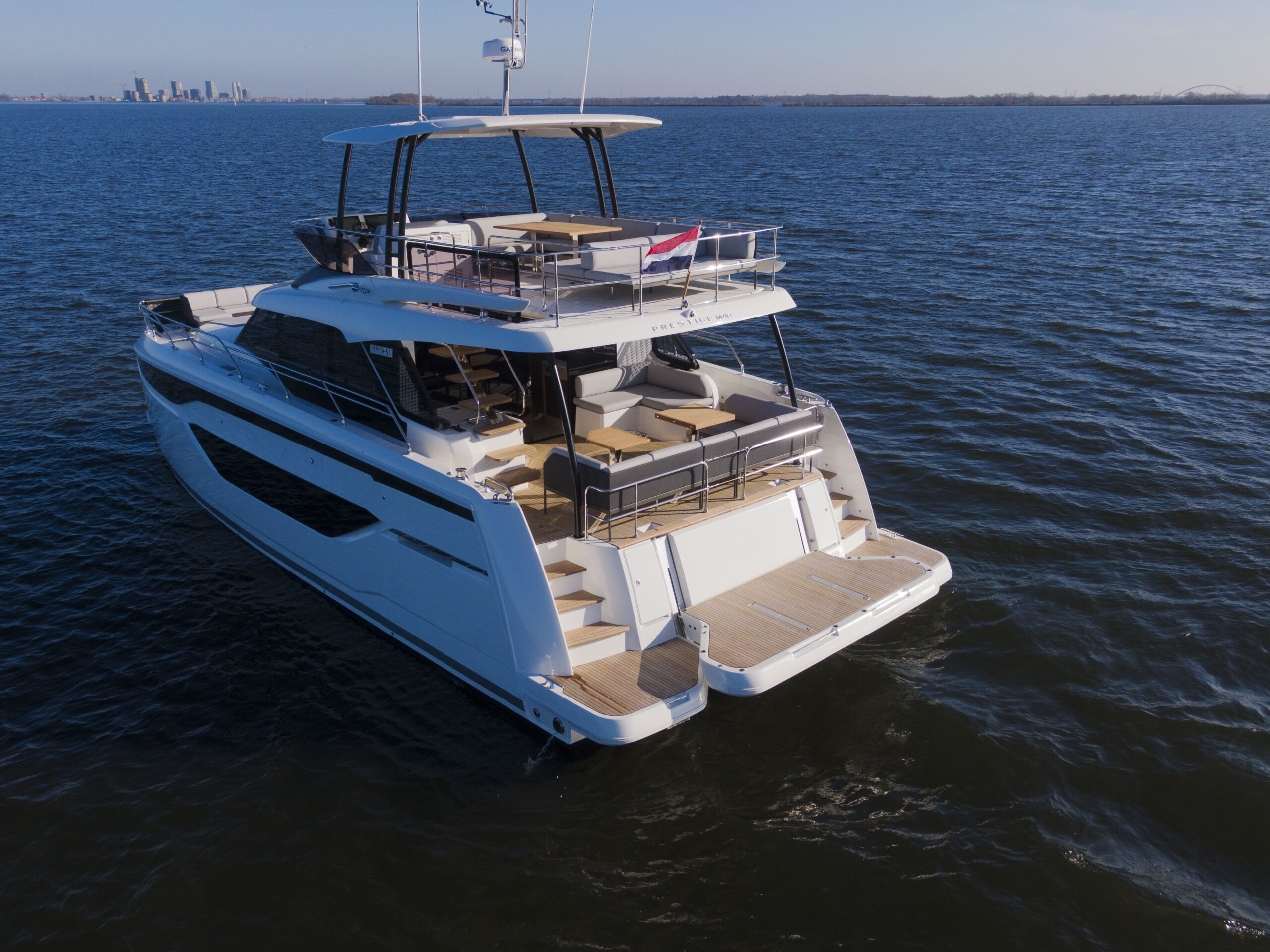 foto: 9 Prestige M48