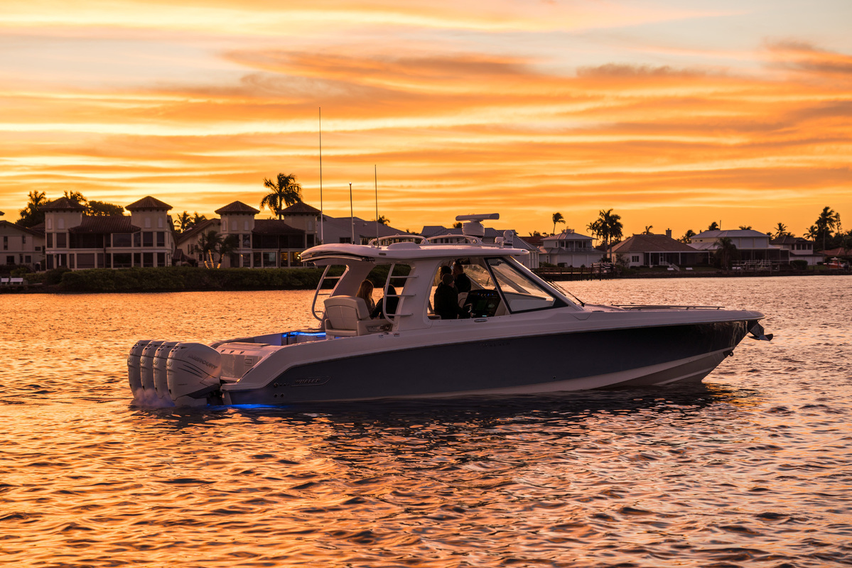 foto: 5 Boston Whaler 380 Realm