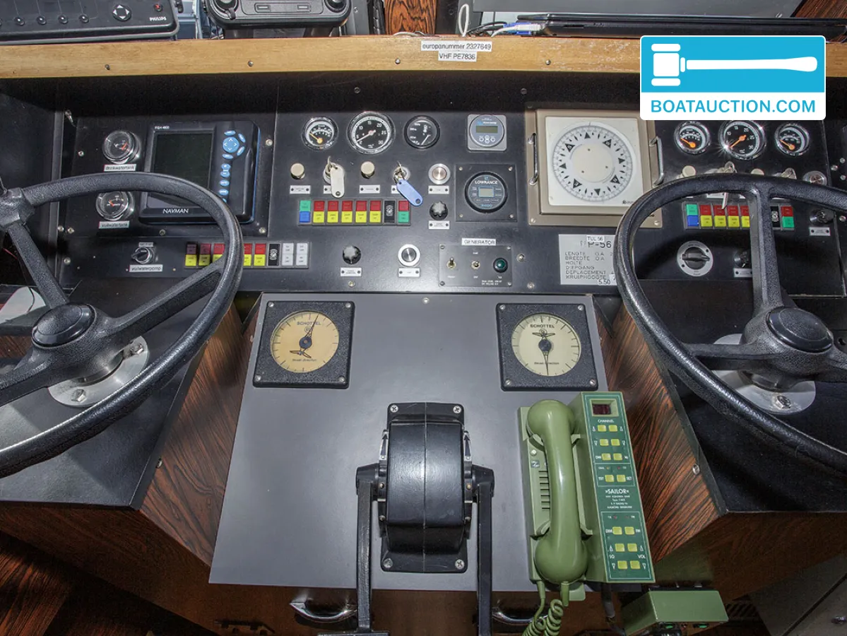 foto: 18 Bateau de patrouille 2300