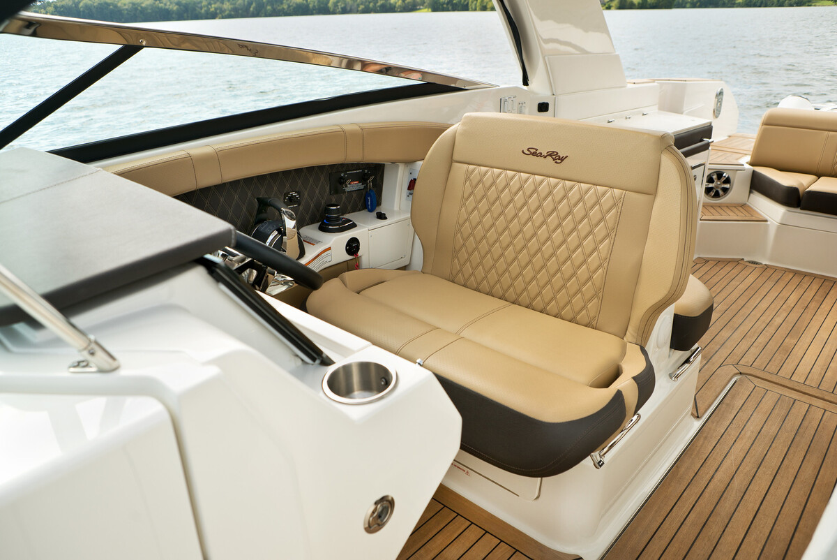 foto: 6 Sea Ray SLX 350 Outboard