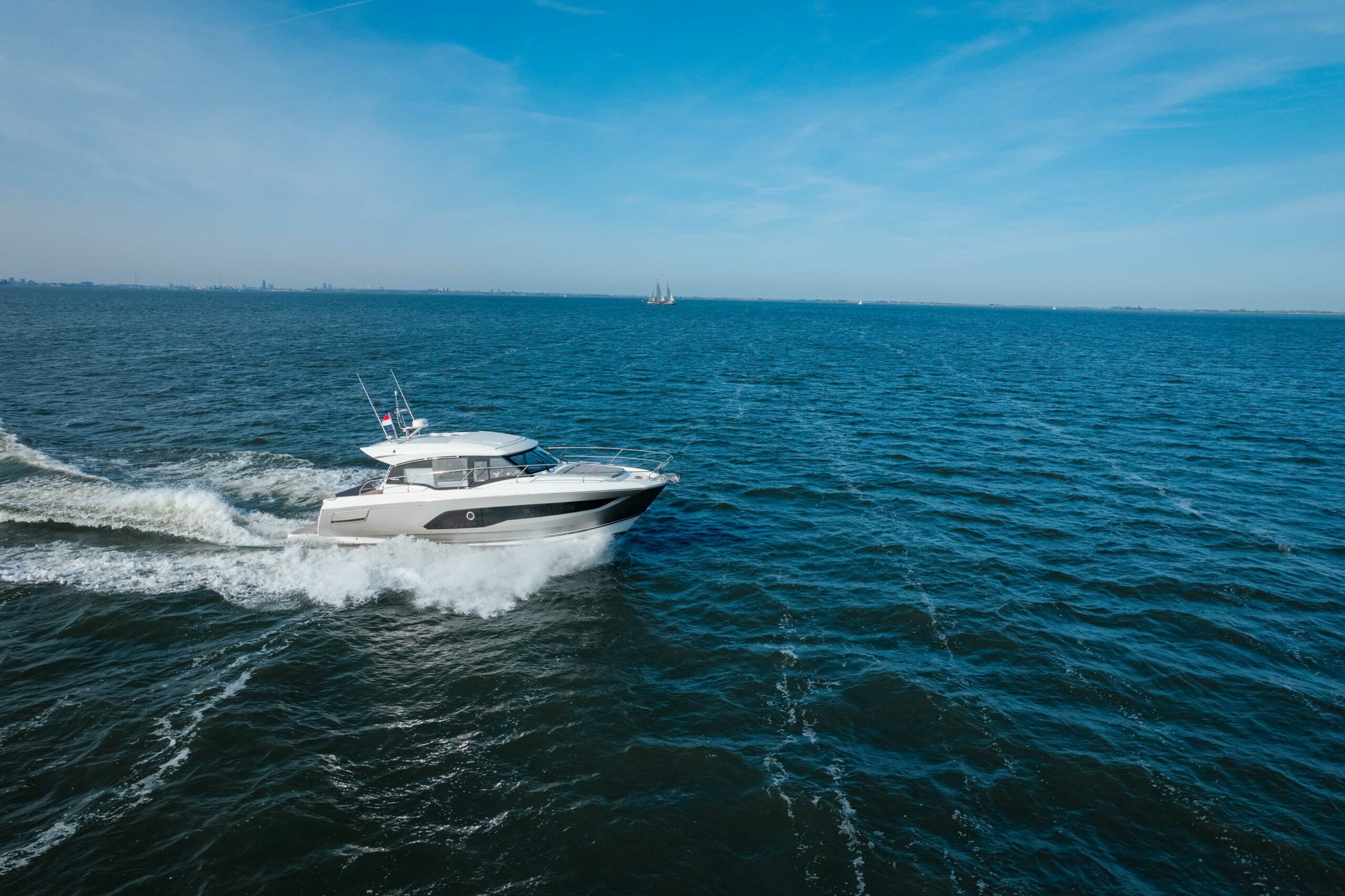foto: 5 Prestige 420S