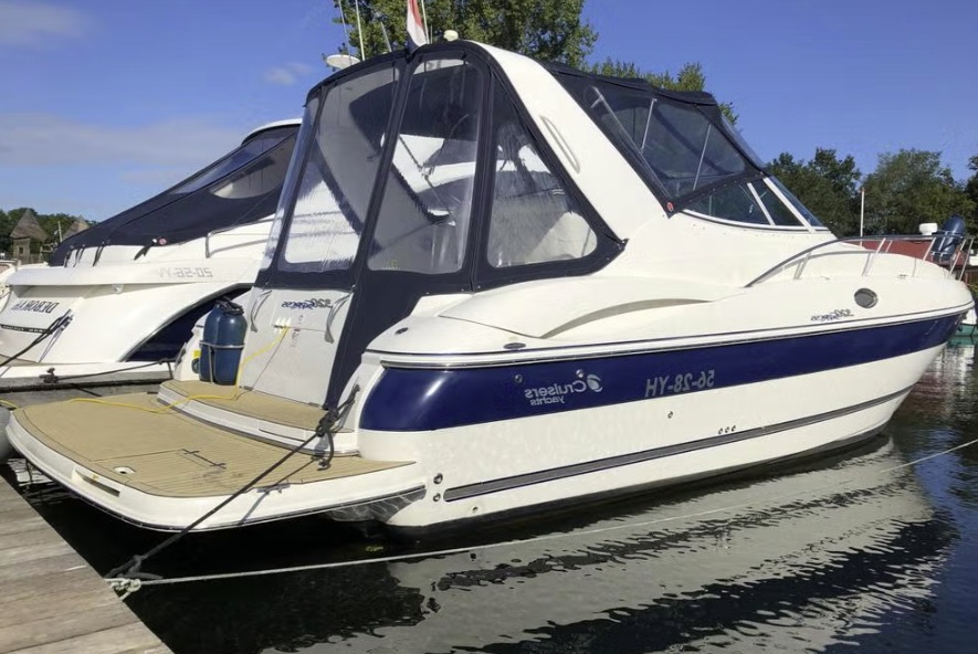 Cruisers Yachts  320 Express