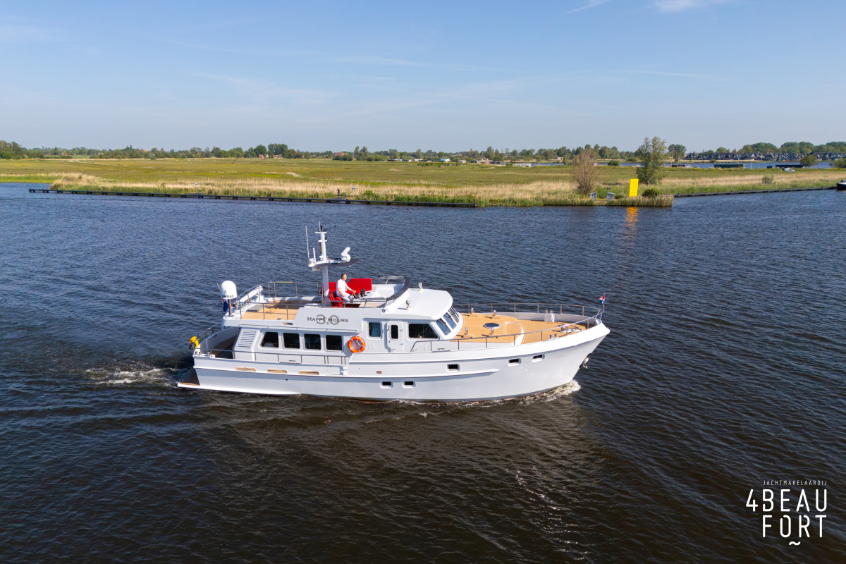 foto: 4 Altena  53 Custom Trawler