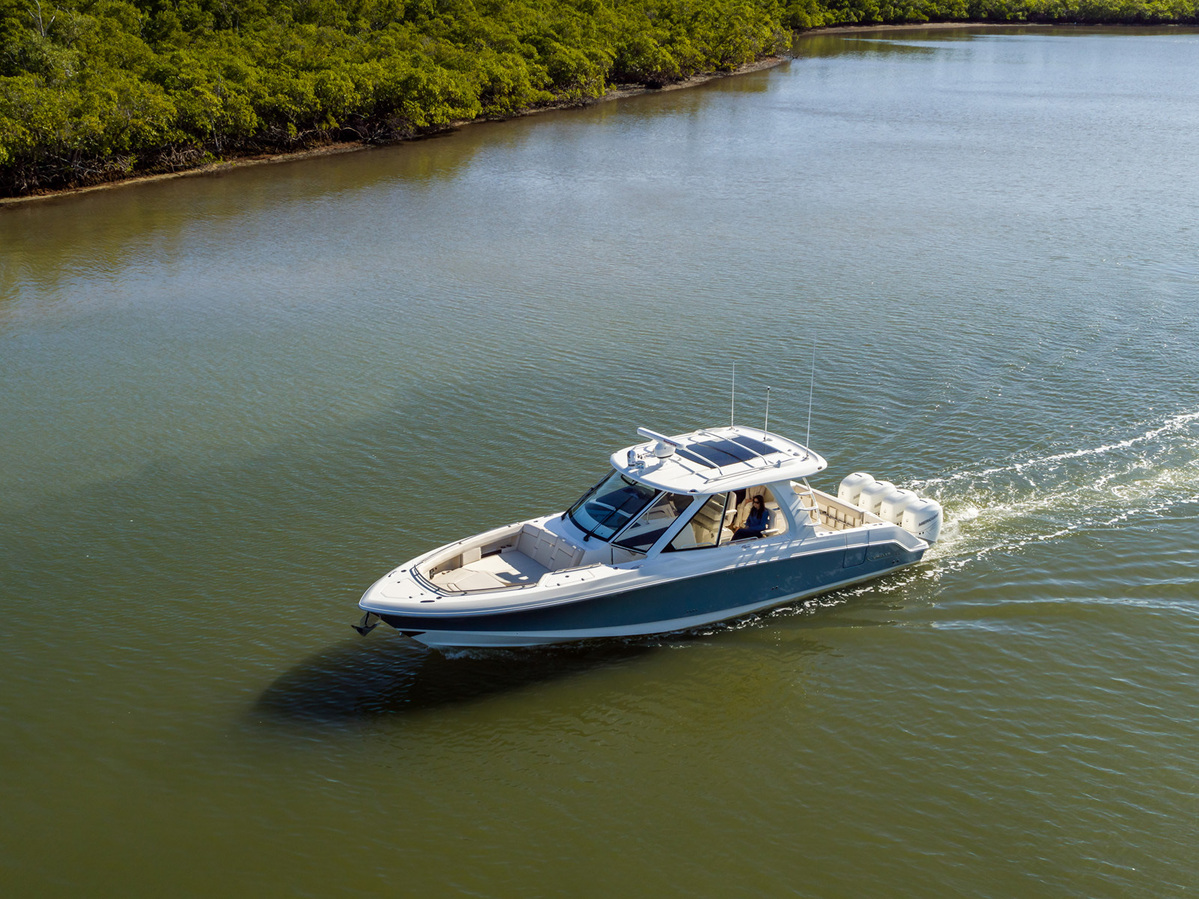 foto: 6 Boston Whaler 380 Realm