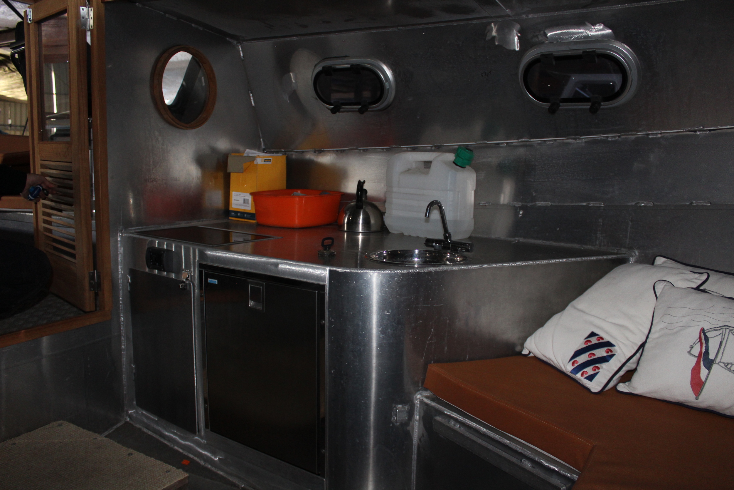 foto: 6 Black Fish Cabin 850 XL