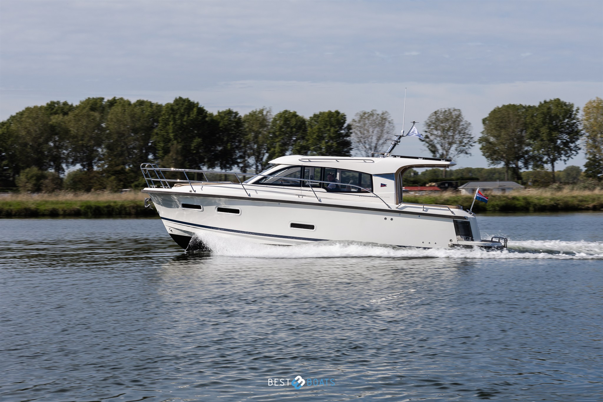 foto: 6 Nimbus 305 Coupé