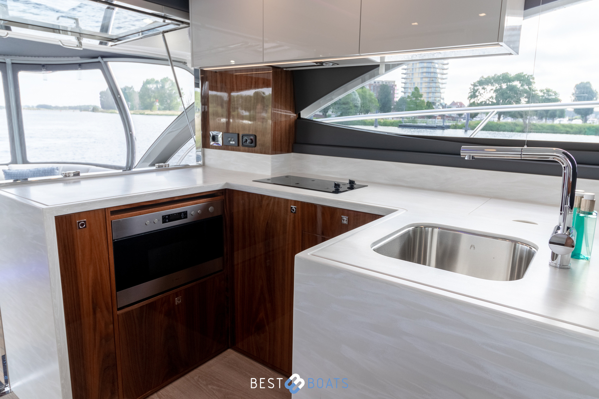 foto: 14 Riviera 4600 SPORT YACHT-PLATINUM EDITION