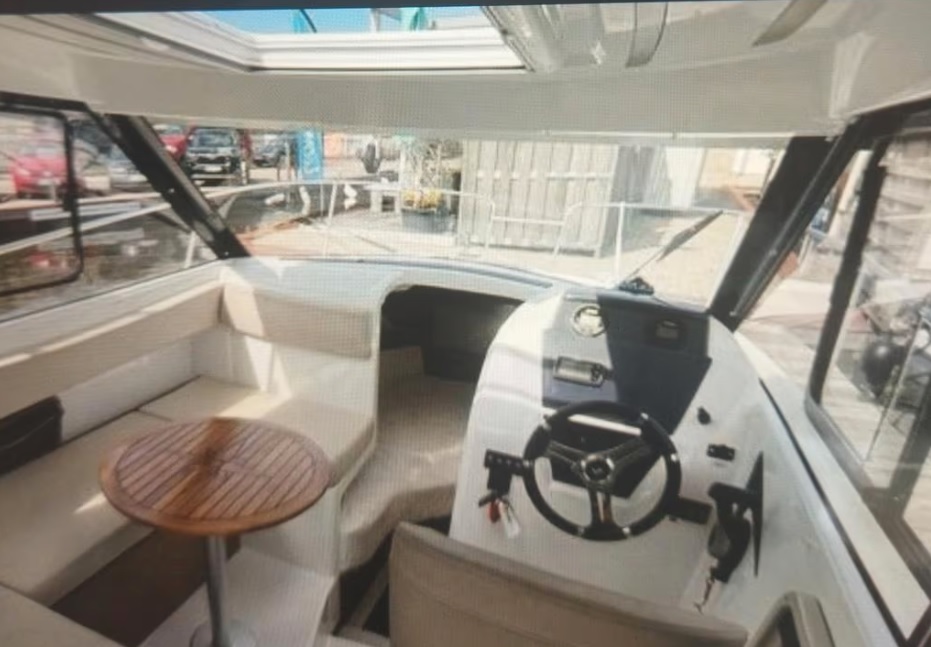 foto: 5 Beneteau Antares  