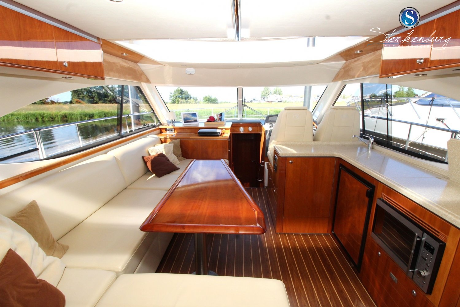 foto: 17 Rivièra 4700 Sport Yacht