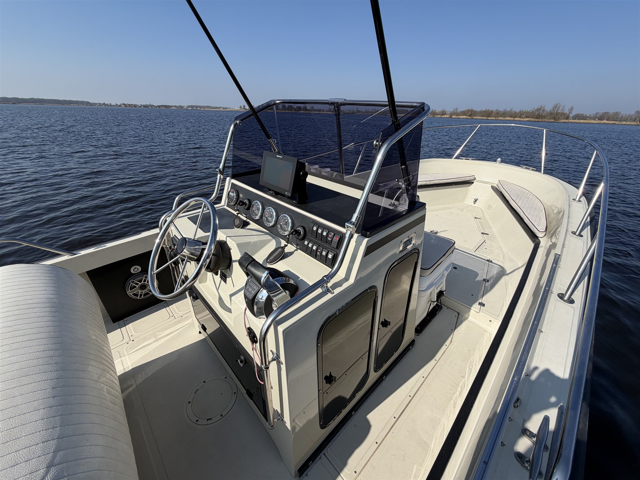 foto: 6 Boston Whaler OUTRAGE 25