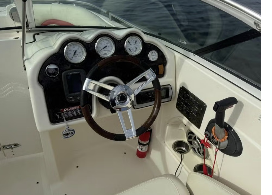 foto: 8 Hurricane 27 Sun Deck