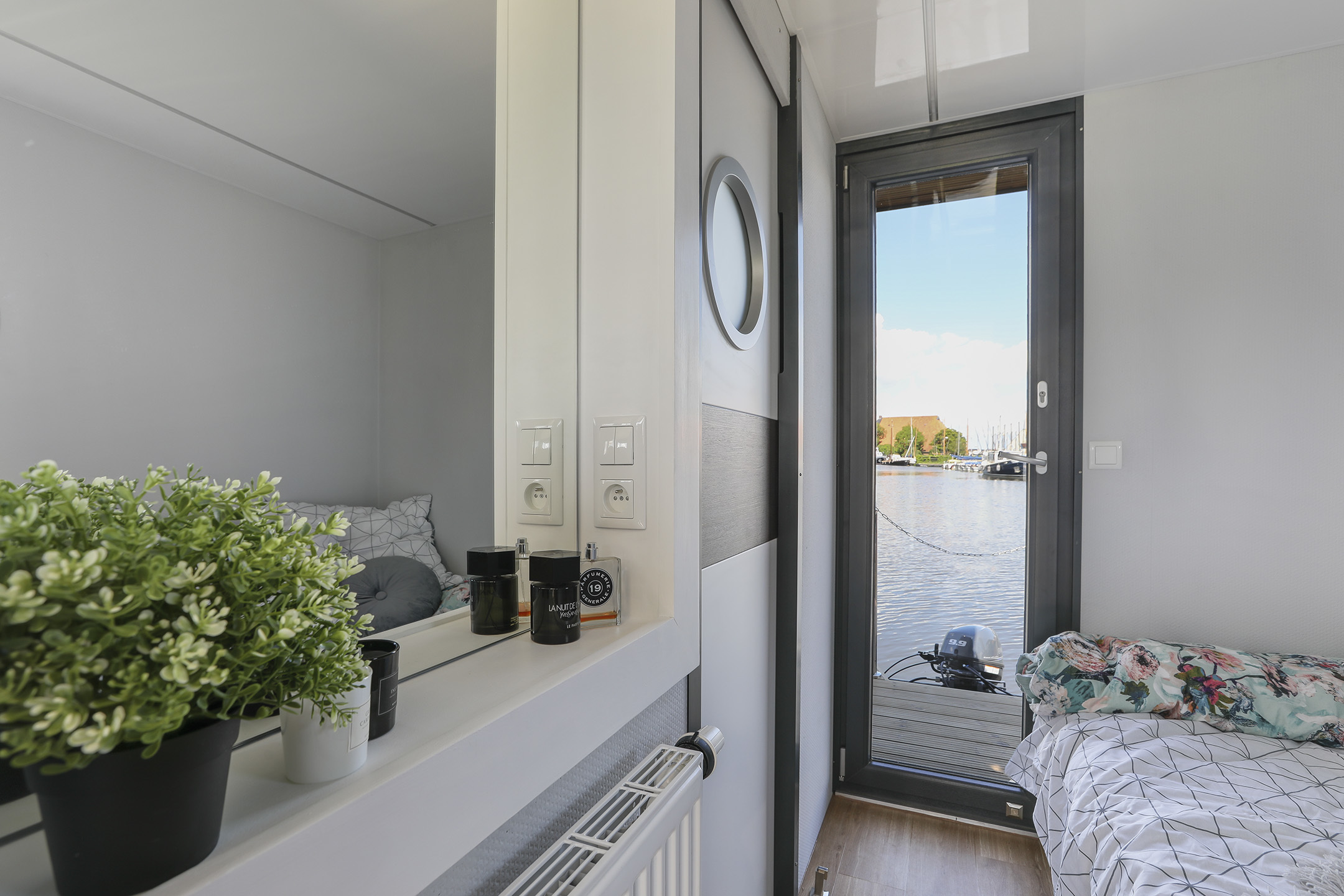 foto: 9 Campi 300 Houseboat