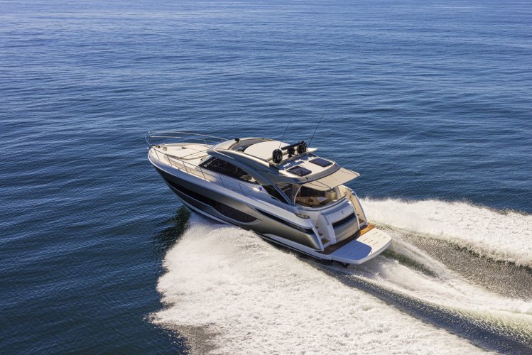 hoofdfoto: 1 Riviera 4600 SPORT YACHT-PLATINUM EDITION