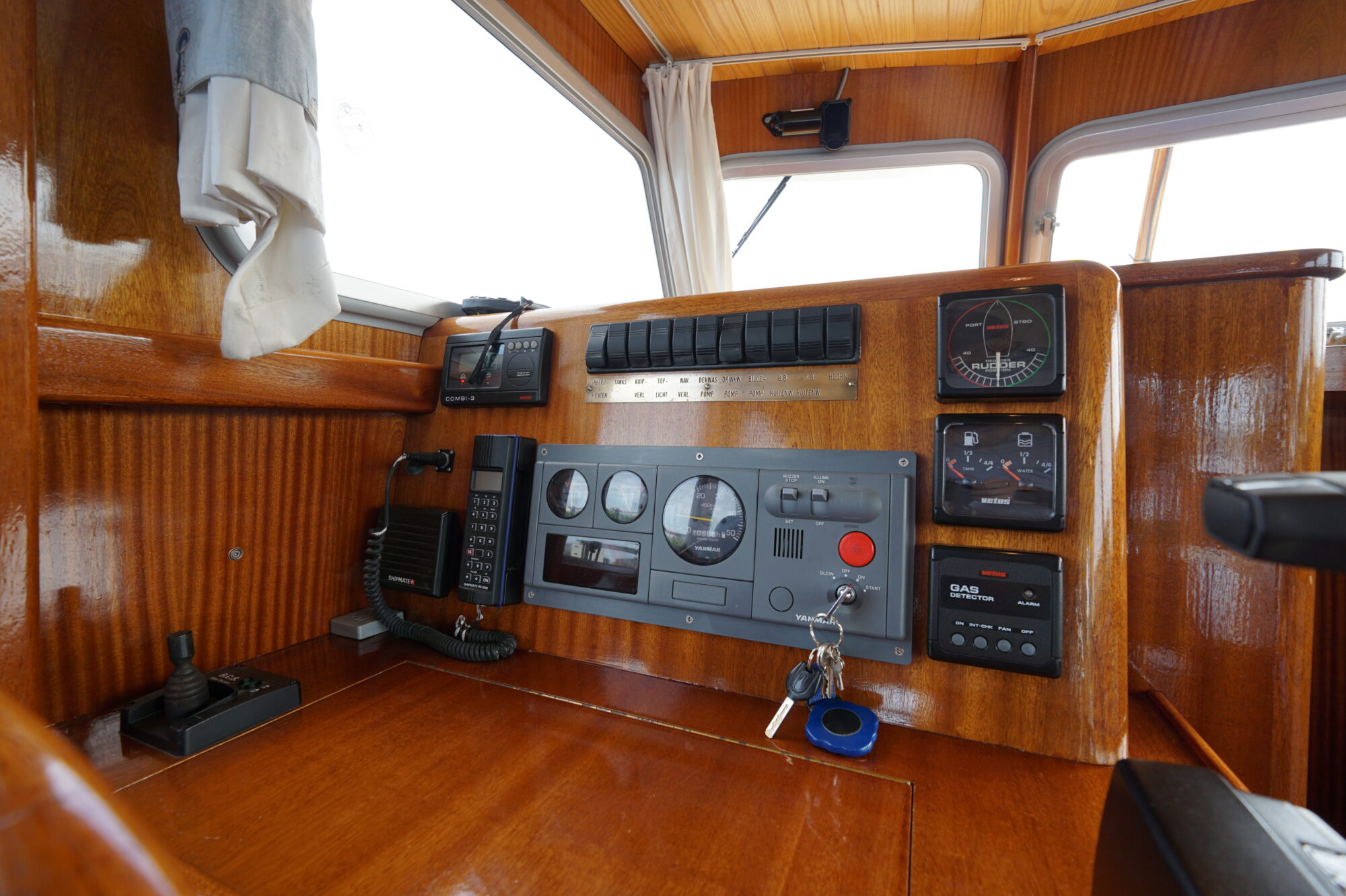 foto: 6 Crown yachts Crown Kruiser 10.90 ZLK Spiegeldeur
